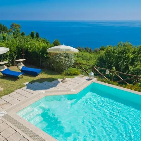 Pool & Jacuzzi In Praiano