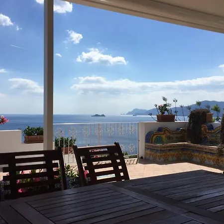Pool & Jacuzzi In Villa Praiano