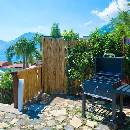 Pool & Jacuzzi In Villa Praiano