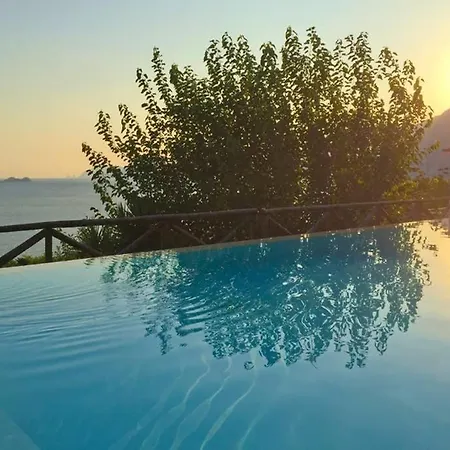 Pool & Jacuzzi In Praiano