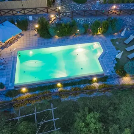 Villa Pool & Jacuzzi In *