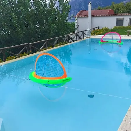 Villa Pool & Jacuzzi In *