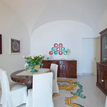 Pool & Jacuzzi In Villa Praiano