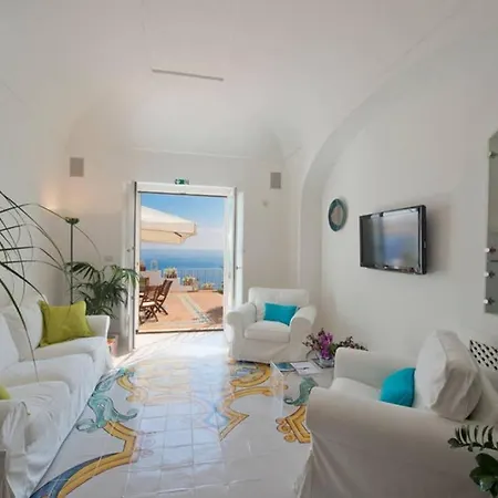 Villa Pool & Jacuzzi In