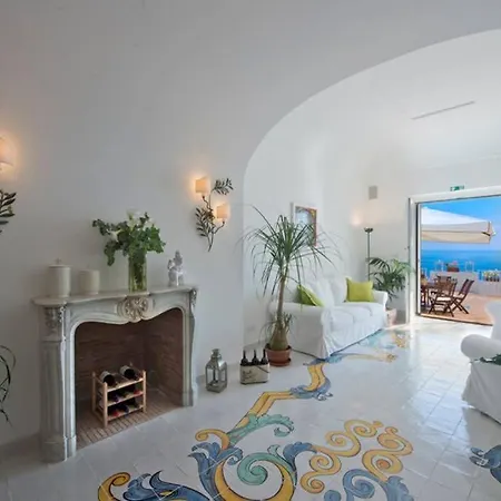 Villa Pool & Jacuzzi In