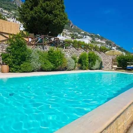 Pool & Jacuzzi In Praiano