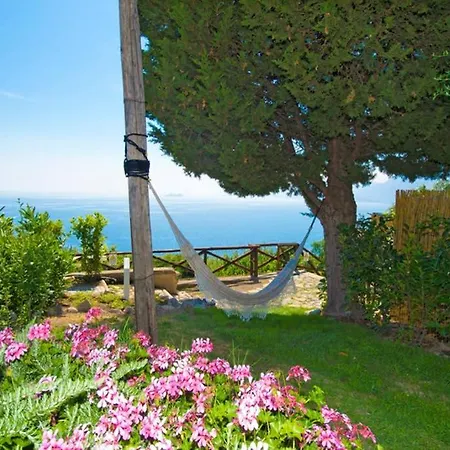 Pool & Jacuzzi In Praiano