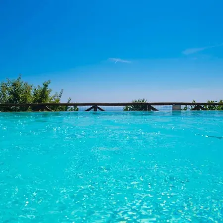 Pool & Jacuzzi In Villa Praiano