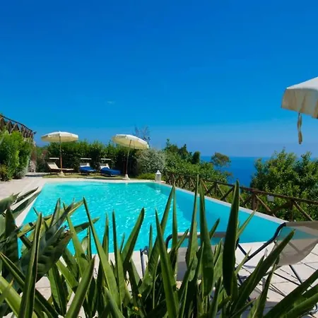 Pool & Jacuzzi In * Praiano