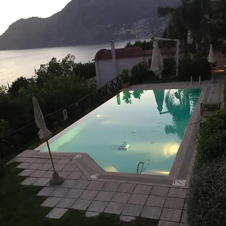 Villa Pool & Jacuzzi In